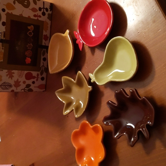 Cute leafs and fruits shape Small Plates Set of 6 in the original box - Picture 3 of 7